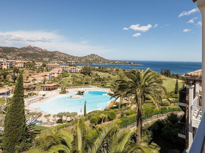 Camping pour 4 personnes, avec Balcon/Terrasse et Jacuzzi à Saint-Raphaël