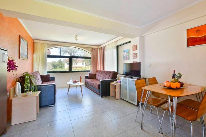 Ferienhaus für 6 Personen, mit Ausblick und Garten sowie Pool