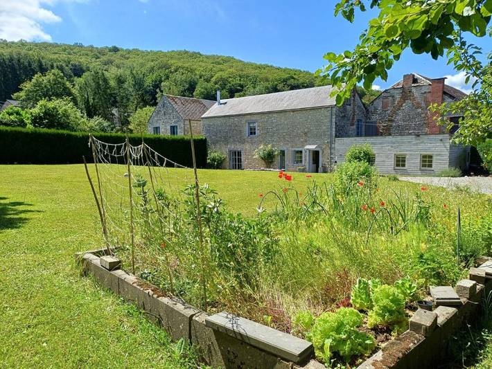 Location de vacances pour 9 personnes, avec Balcon et Terrasse ainsi que Jardin et Vue à Yvoir