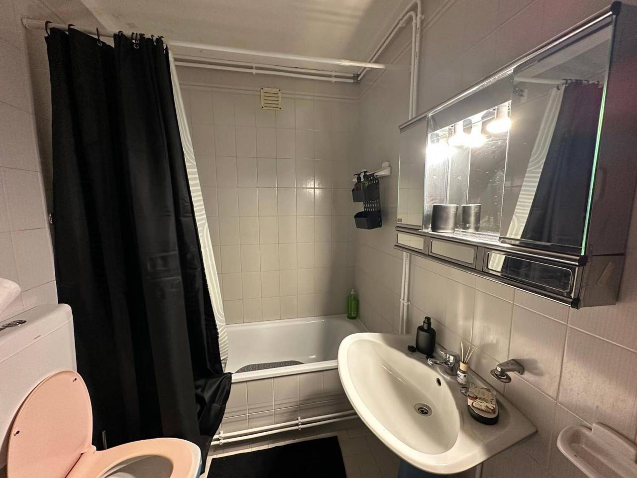 Apartamento entero, Apartamento 'Cantinho da Mariana' con Terraza Privada, Jardín Compartido y Wi-Fi in Moledo, Distrito de Viana do Castelo