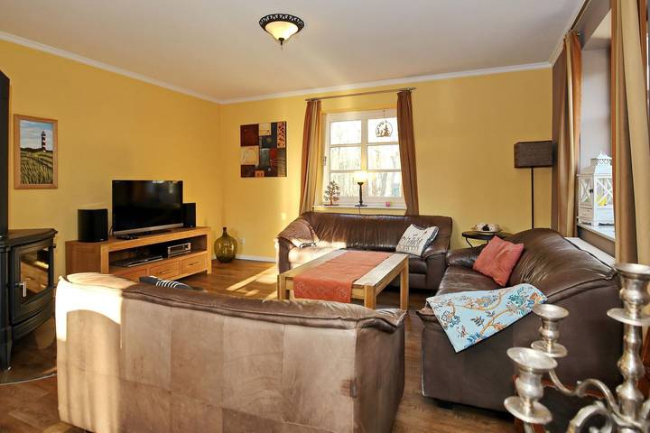 Ferienhaus für 8 Personen, mit Whirlpool und Terrasse sowie Garten und Sauna in Heiligendamm