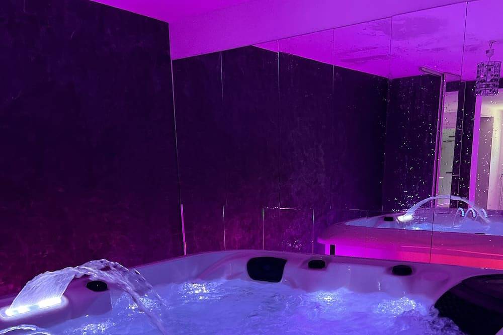 Suite de 80m2 avec jacuzzi et billard, à 30 min de Marseille in Meyrargues, Région d'Aix-en-Provence