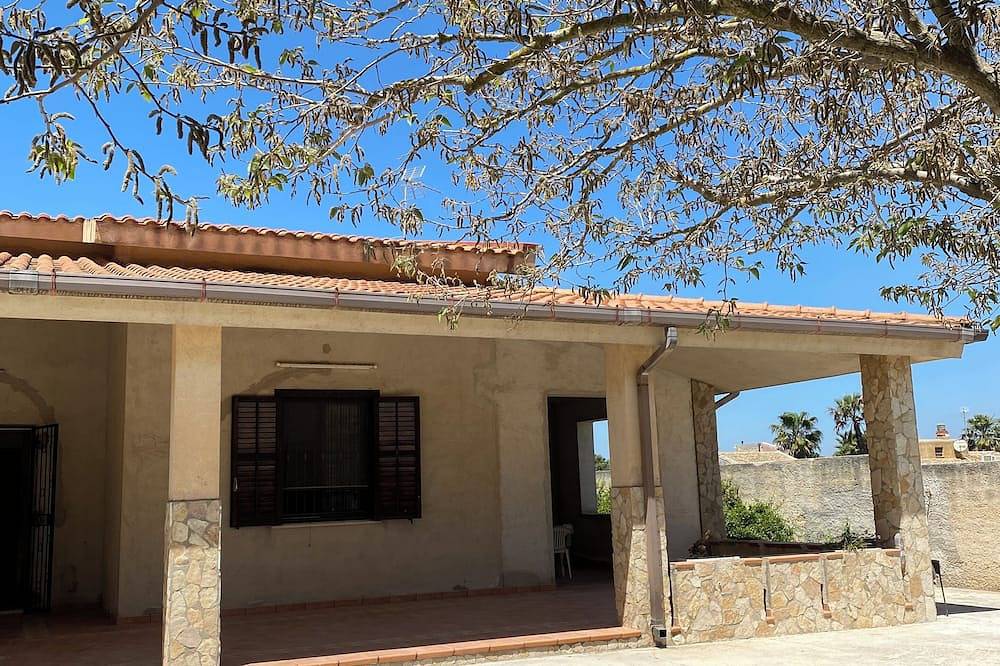 Villa Individual con Guardia a 500 Metros del mar in Mazara del Vallo, Mazara del Vallo Region