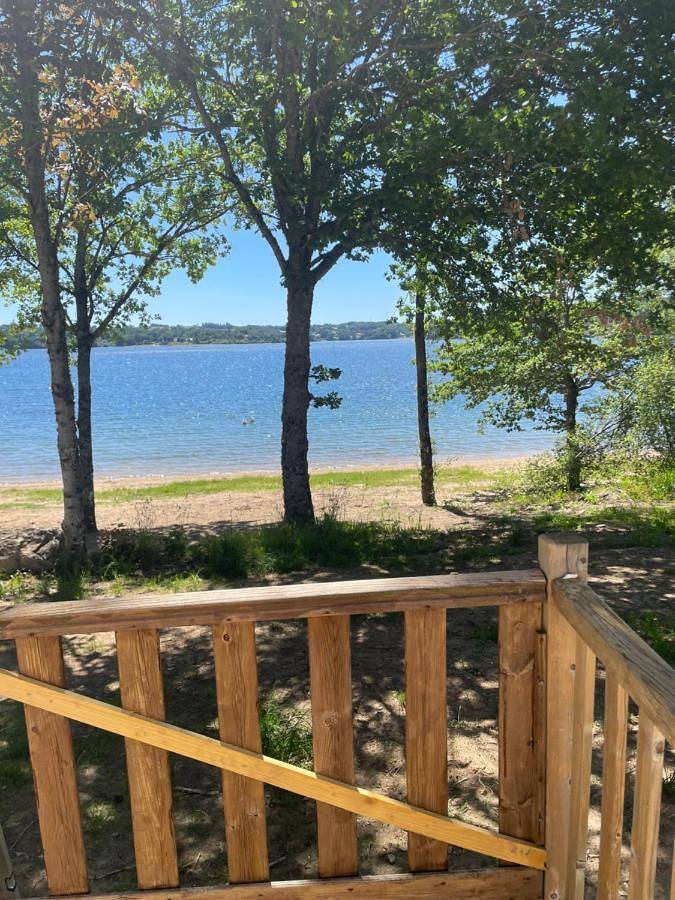 Location de vacances pour 7 personnes, avec vue et vue sur le lac ainsi que jardin et terrasse dans Lac de Pareloup - 2