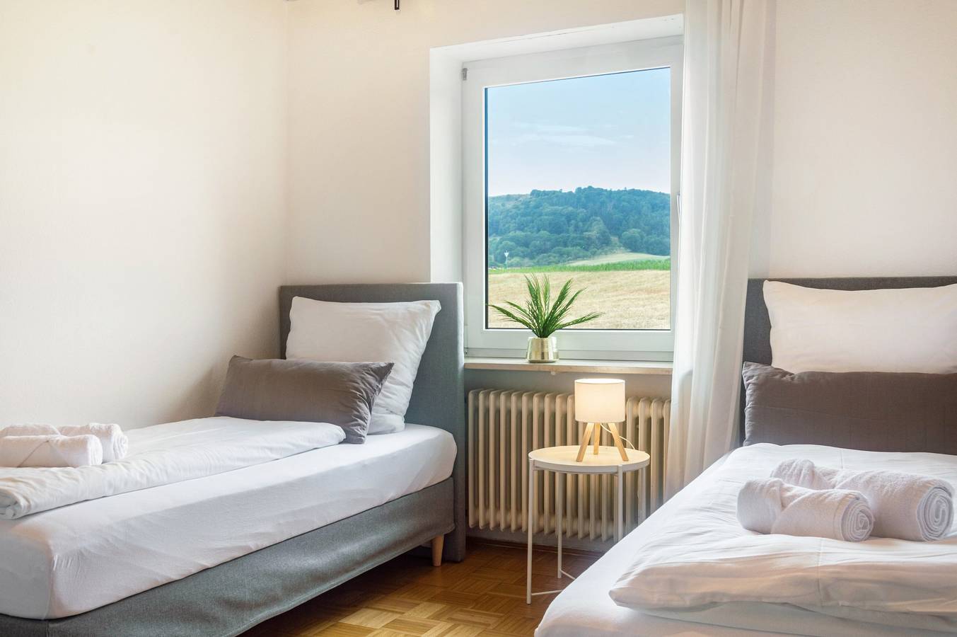 Ganze Wohnung, Hundefreundliche, komfortable Ferienwohnung im Grünen. Beliebt bei Familien und beruflich Reisenden. in Romantische Straße
