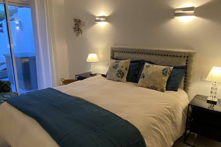 Superb house with sea-view terrace 300 m from the beach. in Sant Ambroggio, Lumio