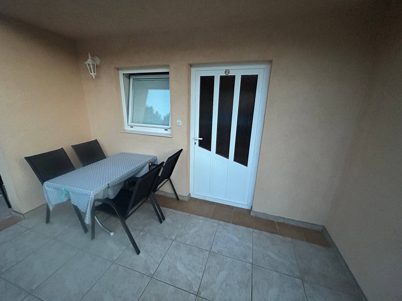 Ganze Wohnung, 1-Zimmer-Ferienwohnung mit Terrasse Jezera, Murter A-5107-b in Tisno, Murter