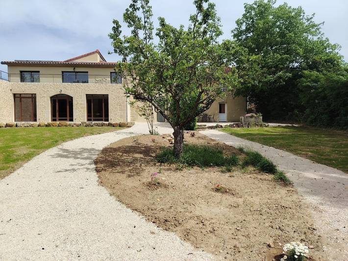 Gîte pour 15 personnes, avec jardin et piscine