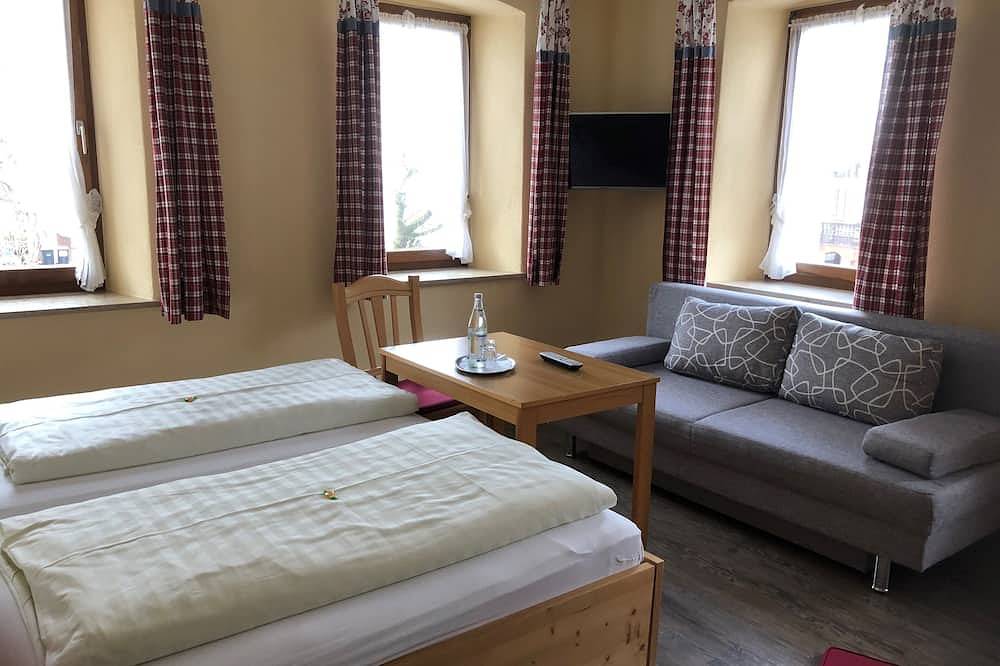 Ganze Wohnung, Ferienwohnung mit Biergartenblick, Dusche, Wc und Balkon in Staudach-Egerndach, Bayerische Alpen