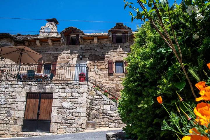 Gîte pour 6 personnes, avec balcon et piscine