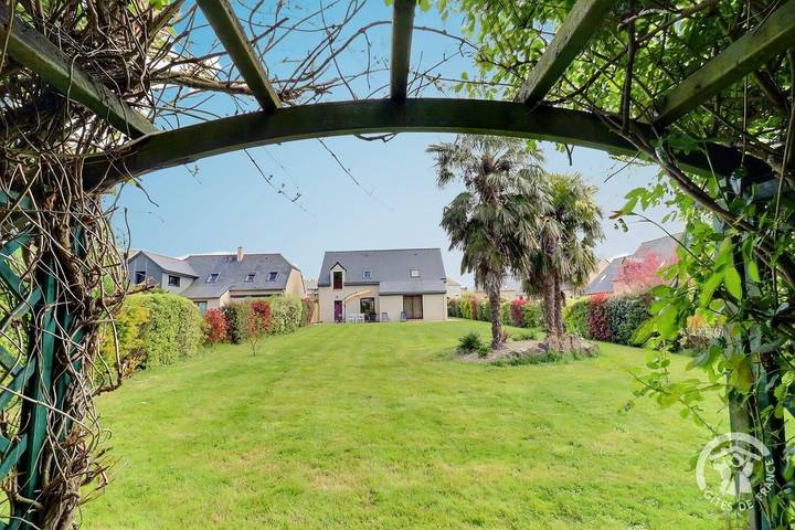 Gîte pour 8 personnes, avec Terrasse ainsi que Jardin et Vue à Saint-Méen-le-Grand