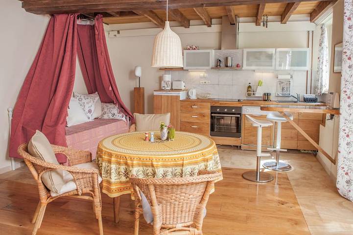 Gîte pour 3 personnes, avec terrasse et jardin à Fain-lès-Moutiers
