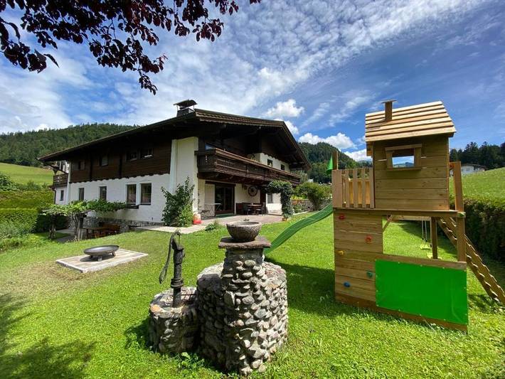 Ferienwohnung für 10 Personen, mit Terrasse und Garten sowie Sauna und Ausblick in Rettenschöss