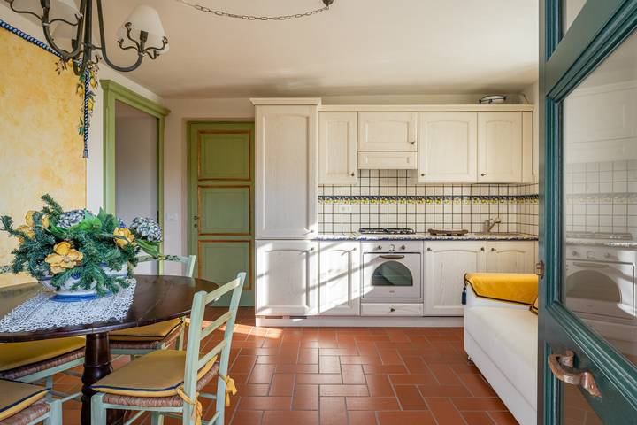 Apartment 'Limoni' with Private Terrace in Molazzana, Garfagnana