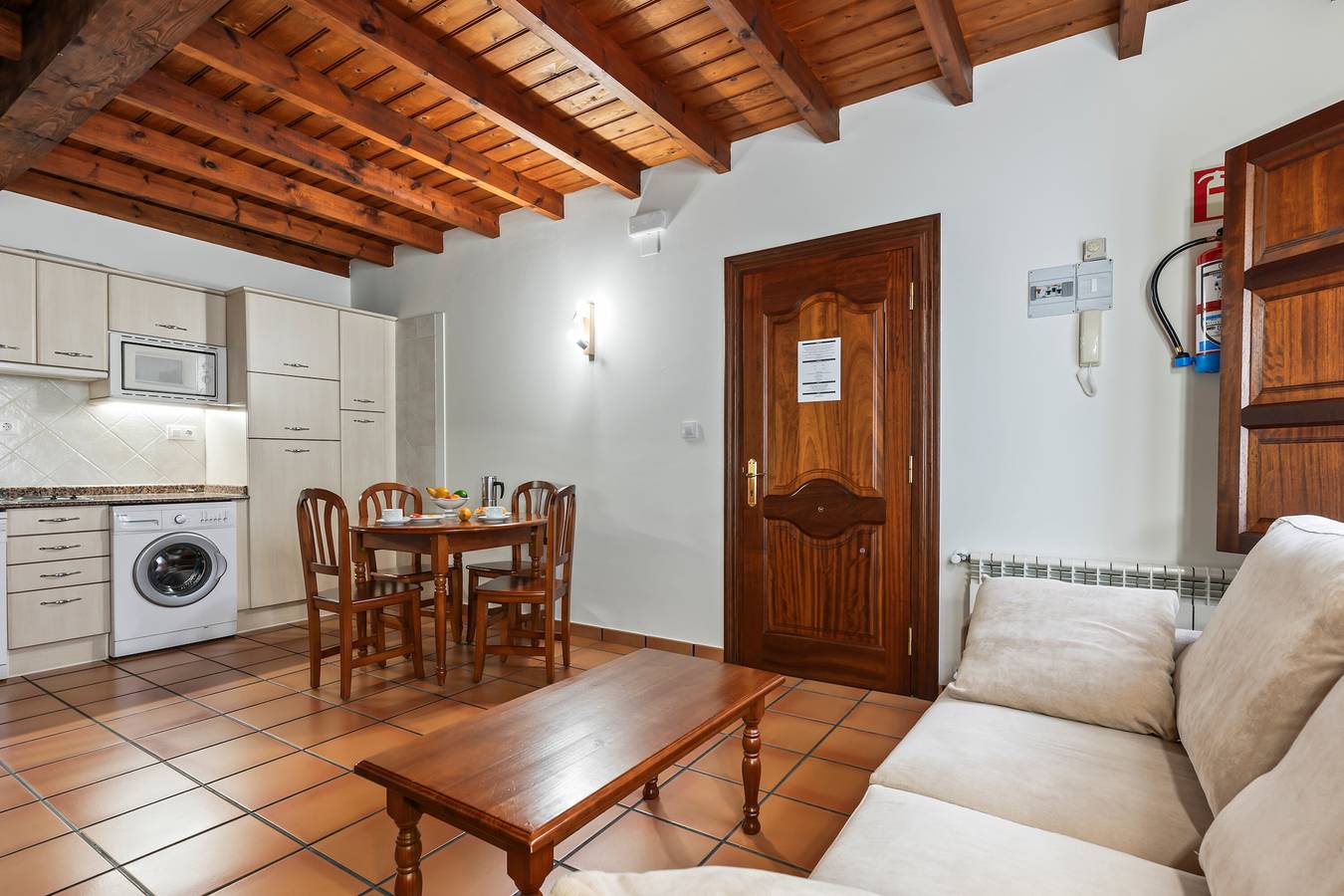 Entire apartment, Apartment 'Las Acacias' with Balcony and Wi-Fi in Bustio, Ribadedeva