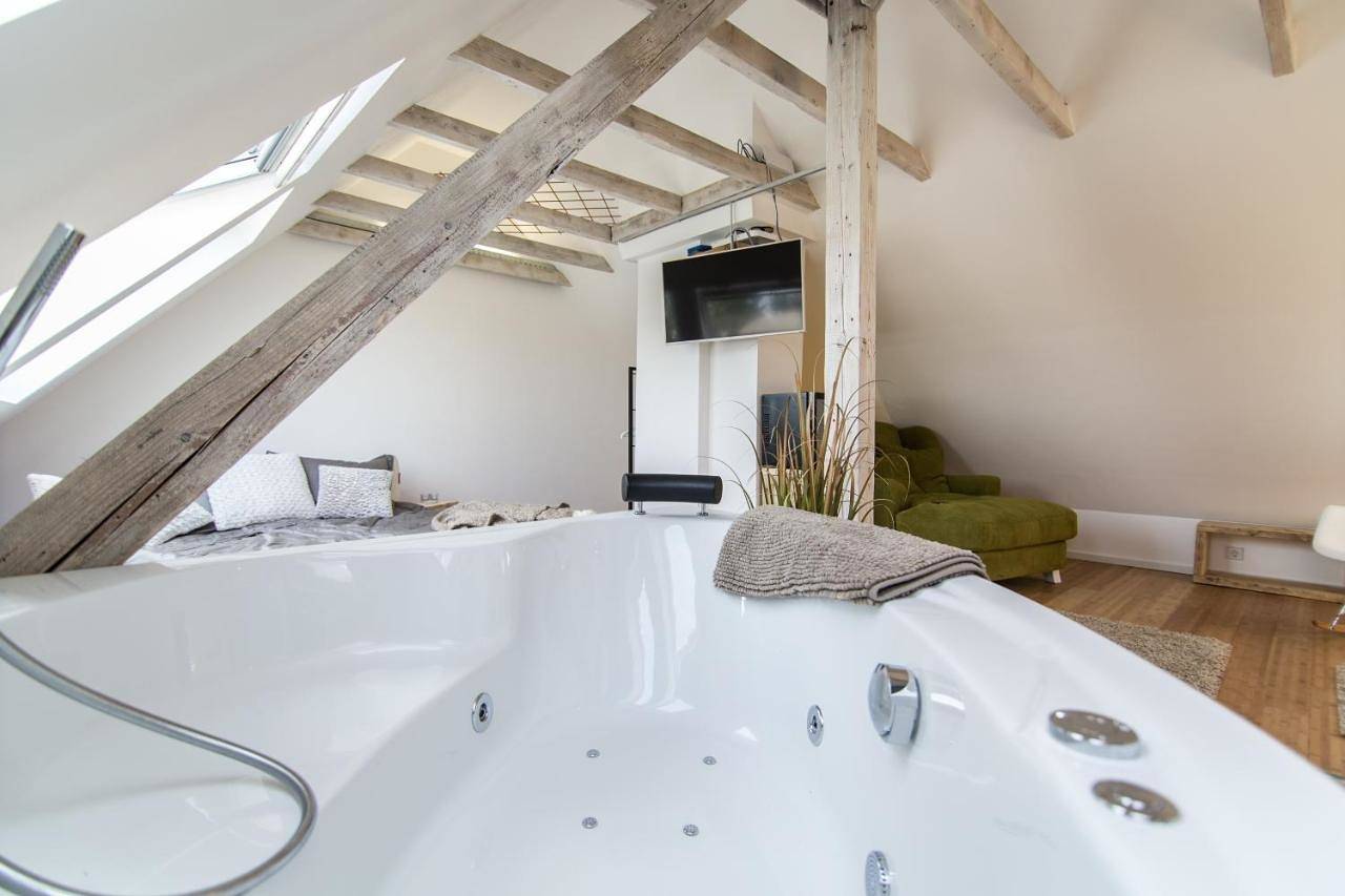 Cały apartament, Apartament wakacyjny dla 5 osób z jacuzzi in Stadtbezirk VIII, Essen