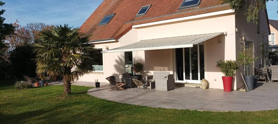 Location de vacances pour 10 personnes, avec terrasse à Fontaine-Étoupefour