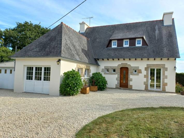 Gîte pour 5 personnes, avec terrasse et jardin à Hénansal