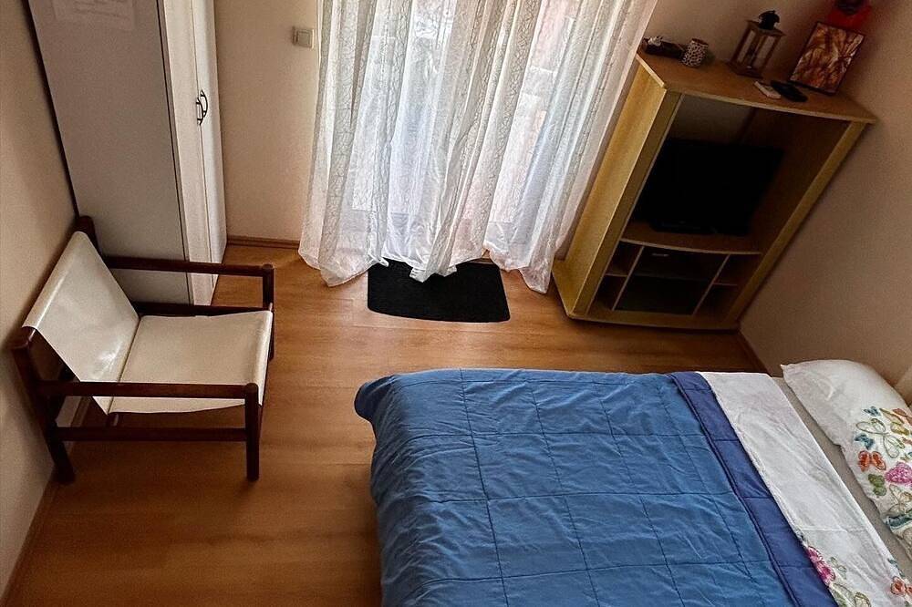 Ganze Wohnung, 1-Zimmer-Ferienwohnung mit Terrasse und Meerblick Ilovik, Losinj in Kvarner Inseln