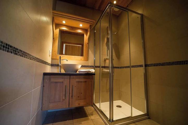 Charmantes Ferienhaus im Ferienhaus, Hallenbad Sauna Dampfbad Fitness in Taninges, Region Bonneville