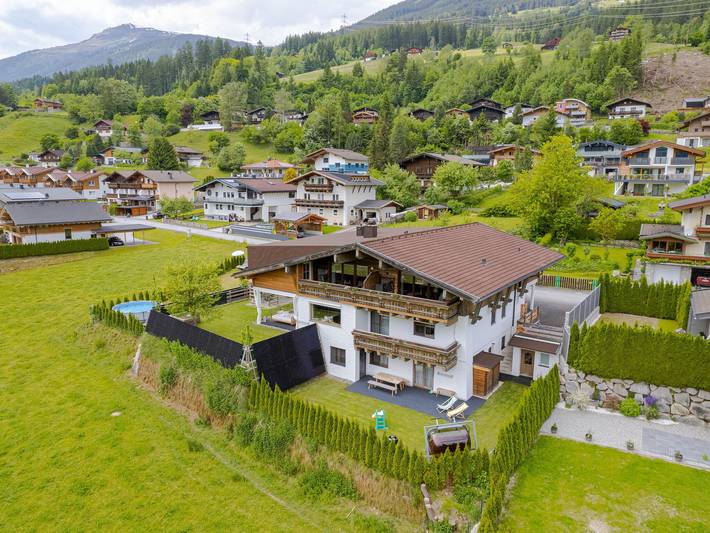 Ferienwohnung für 6 Personen, mit Balkon und Terrasse sowie Garten im Salzburger Land