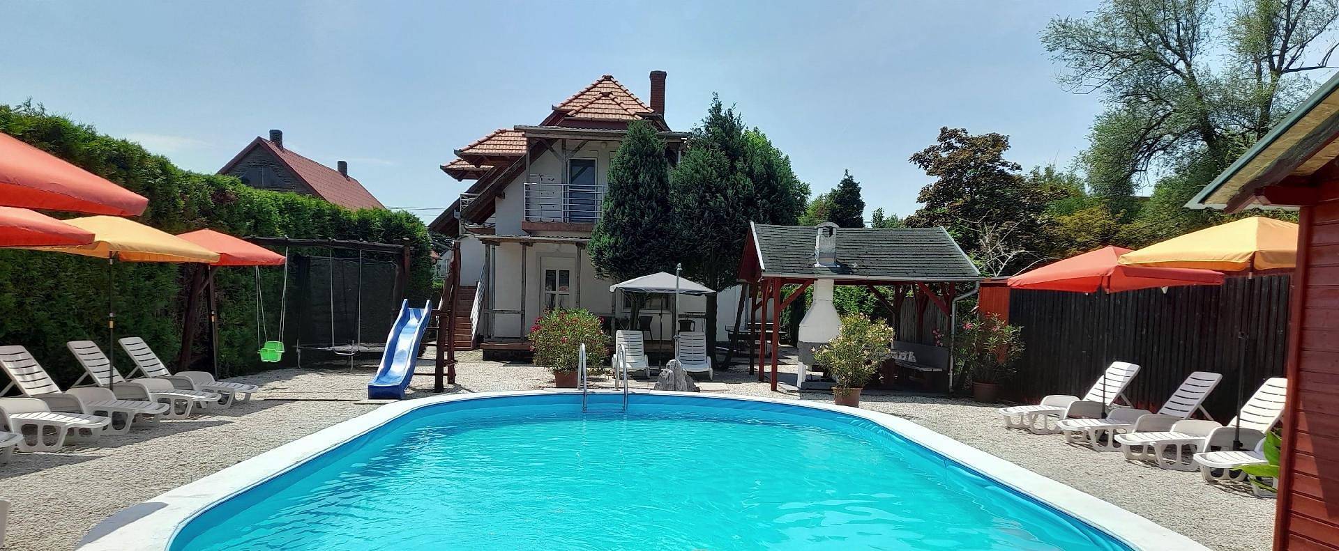 Apartamento vacacional entero, Wohnung direkt am See mit Pool, Wlan, Garten in Balatonmáriafürdő, Orilla sur del lago Balaton