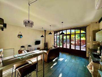 Gîte pour 2 personnes, avec vue ainsi que terrasse et jardin à Chanas