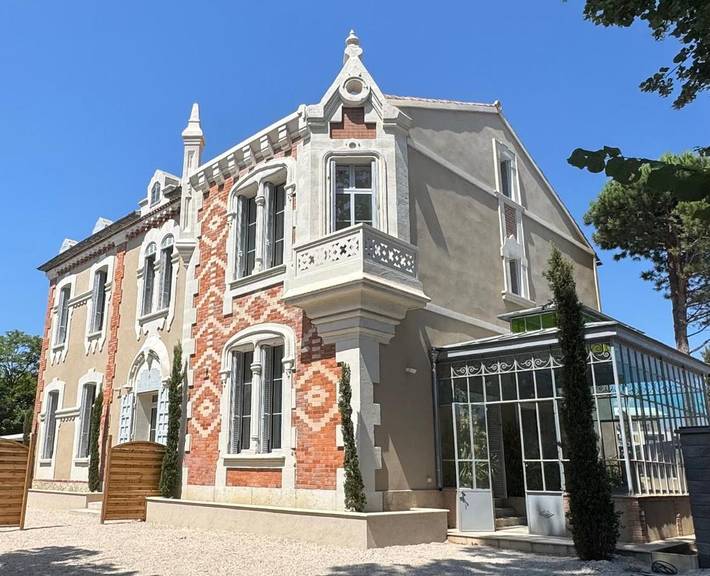 Pension voor 2 personen, with tuin and zwembad as well as uitzicht in Marseille