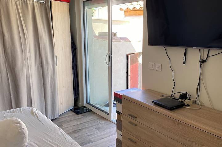 Location de vacances pour 6 personnes, avec terrasse ainsi que jardin et jacuzzi à Velleron - 3
