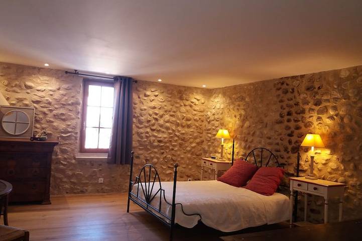 Location de vacances pour 3 personnes, avec terrasse à Roumoules