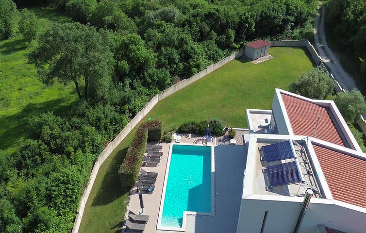 Reizendes Apartment mit einem Schlafzimmer, Pool, in der Nähe der Küste und des Stadtzentrums in Krnica, Marčana