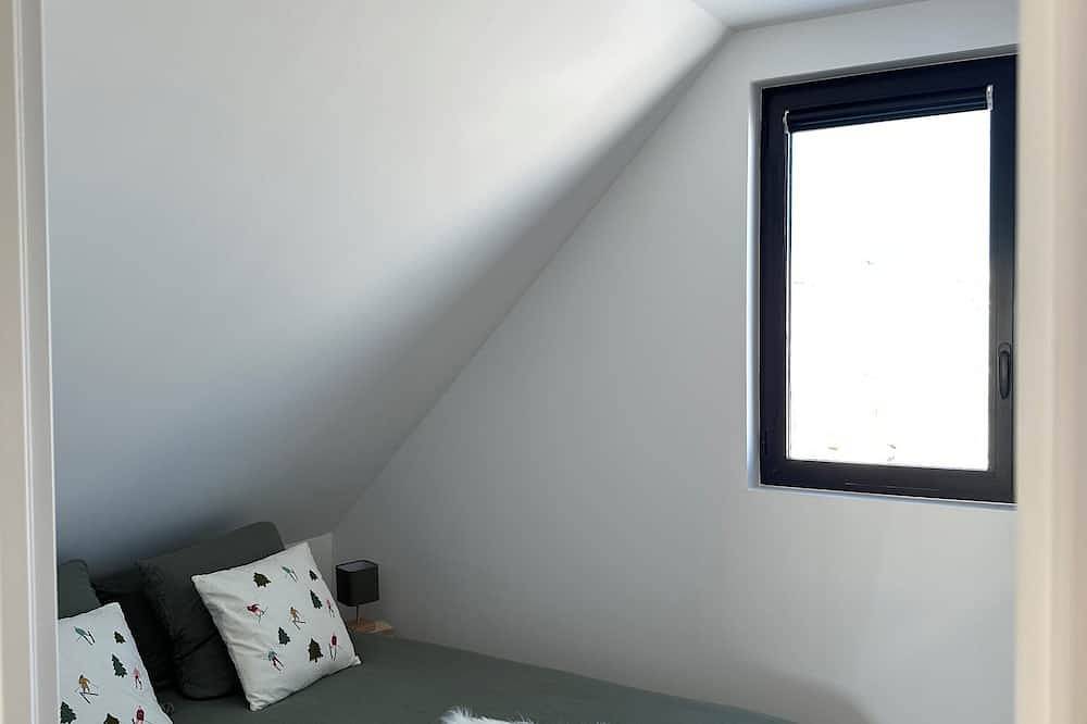 Atypical chalet in the heart of the Auvergne volcanoes in Saint-Genès-Champespe, Regionaler Naturpark Volcans d'Auvergne