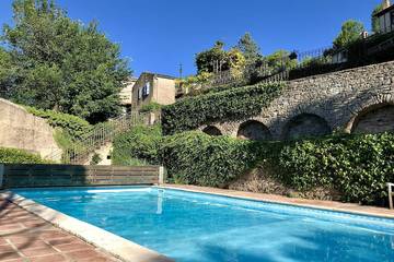 Gîte pour 4 personnes, avec terrasse ainsi que jardin et piscine à Cordes-sur-Ciel