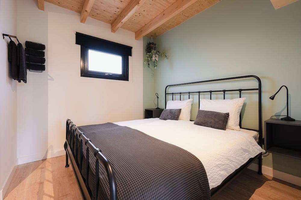 Luxury vacation home with sauna, 2 bedrooms and ensuite bathrooms in Zierikzee. in Zierikzee, Zeeuwse Kust