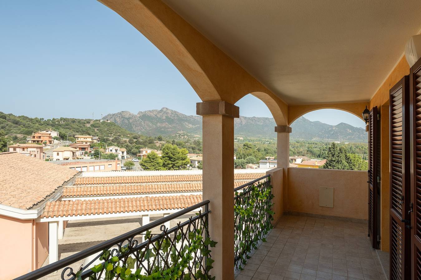 Villa "Casa Annabella" met bergzicht, privéterras en 2 balkons in Sarroccu/Sarroch, Sarroch