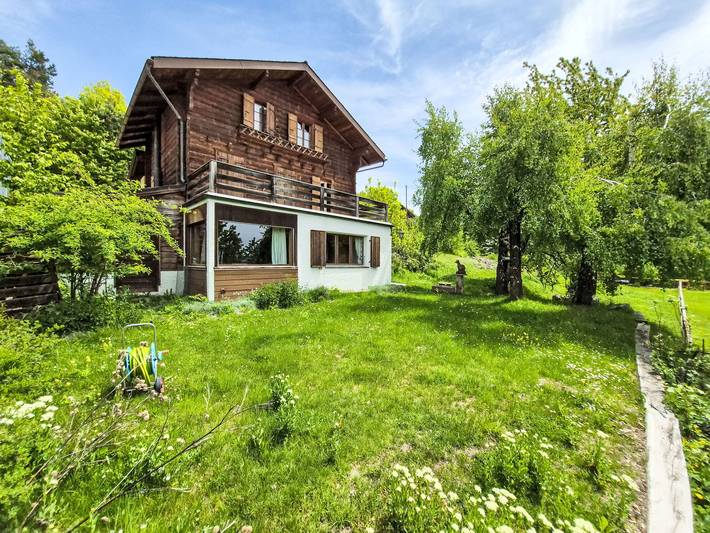 Ferienhaus für 8 Personen, mit Balkon und Ausblick sowie Garten in Chalais (Schweiz)