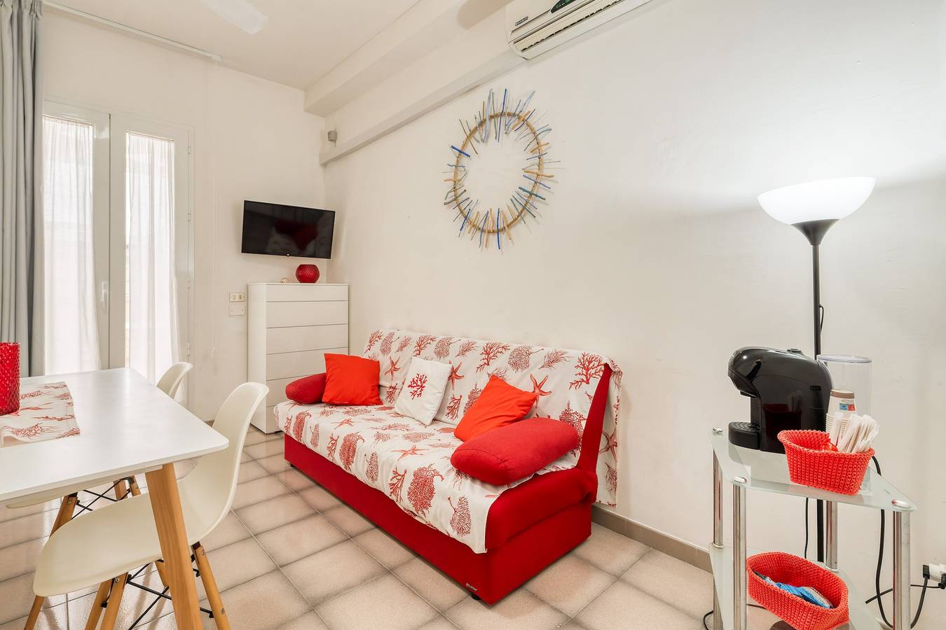 Entire apartment, Apartment 'Corallo' with Private Terrace, Wi-Fi and Air Conditioning in Porto Cesareo, Gulf of Taranto