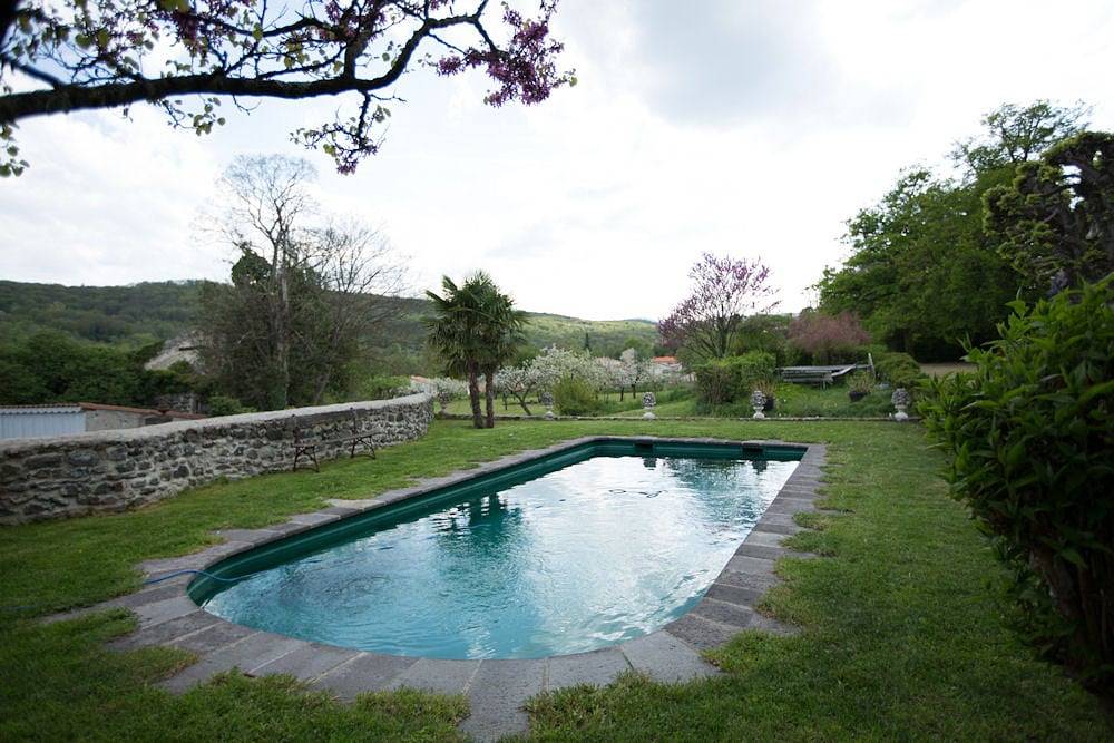 Manoir d'Aubeterre - Chambre I in Marsat, Parc naturel régional des Volcans d'Auvergne