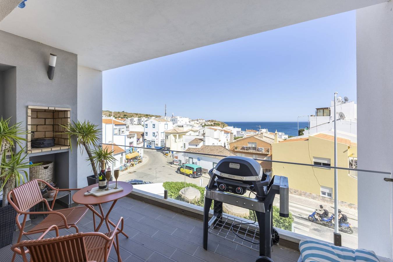 Ganze Wohnung, Burgau Beach Apartment in Praia do Burgau, Naturpark Südwest-Alentejo und Costa Vicentina