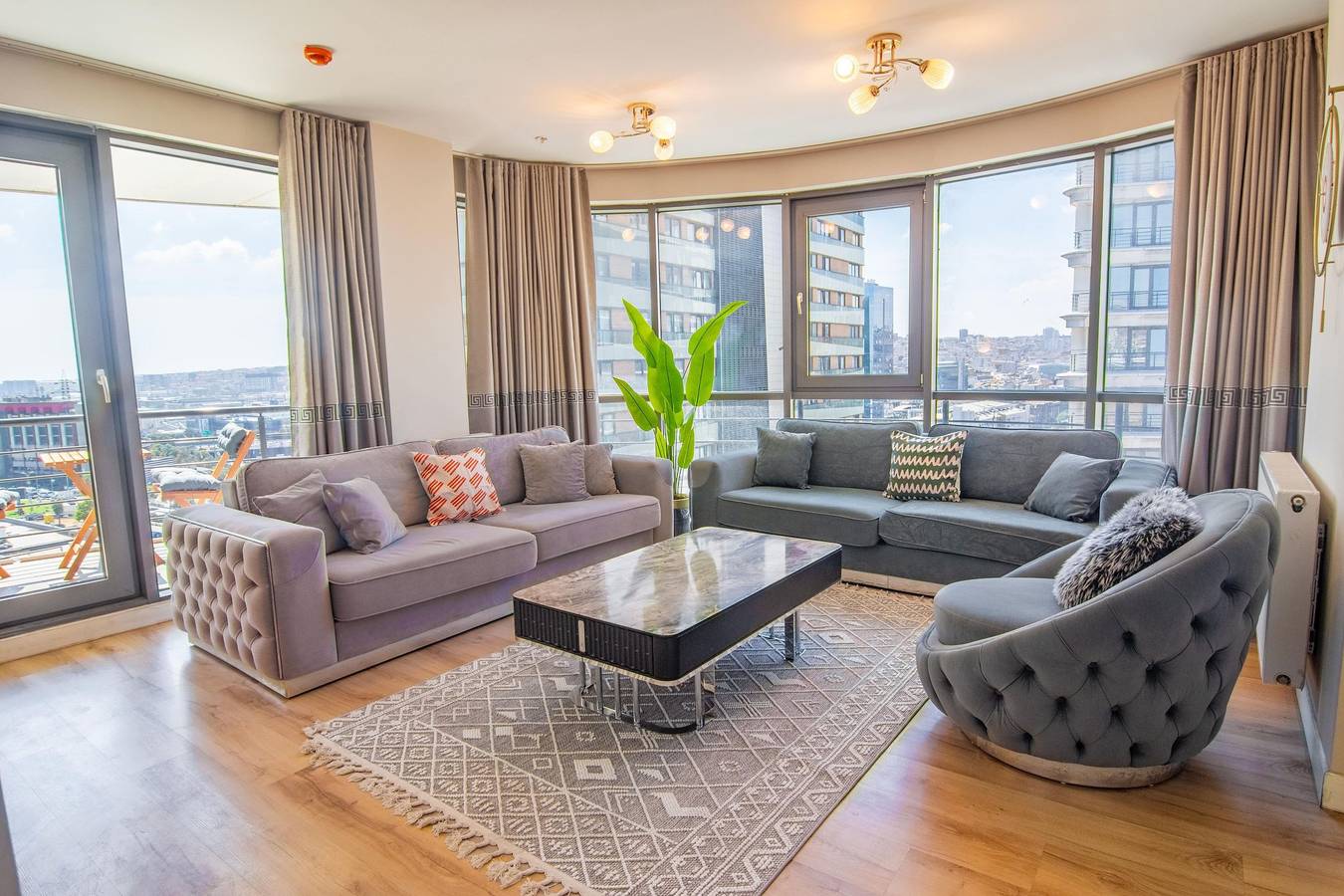 Entire apartment, Stylish cozy 3 bedr apart & balcony in Istanbul, Marmara region