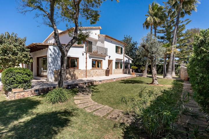 Apartamento entero, Spacious Villa with Pool, BBQ Terrace & En-Suite Bedrooms by Can Panxo in Es Garrovers, Marrachí