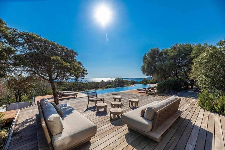 Villa pour 12 personnes, avec terrasse ainsi que vue et piscine à Pianottoli-Caldarello - 3