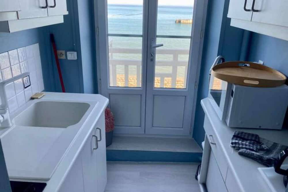 Entire apartment, Luxury apartment - with terrace and sea view in Arromanches-les-Bains, Bayeux region