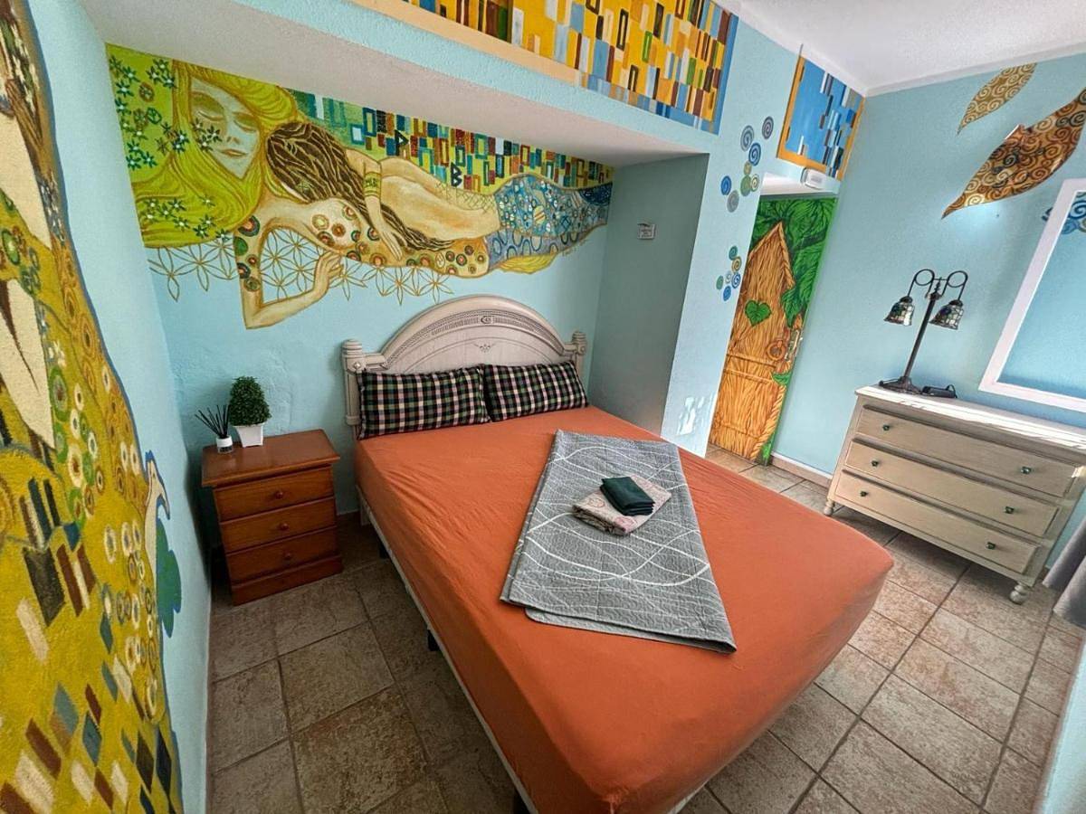 Hostel Los Duendes del Sur in Playa de LA BALLENA (Arona), Arona