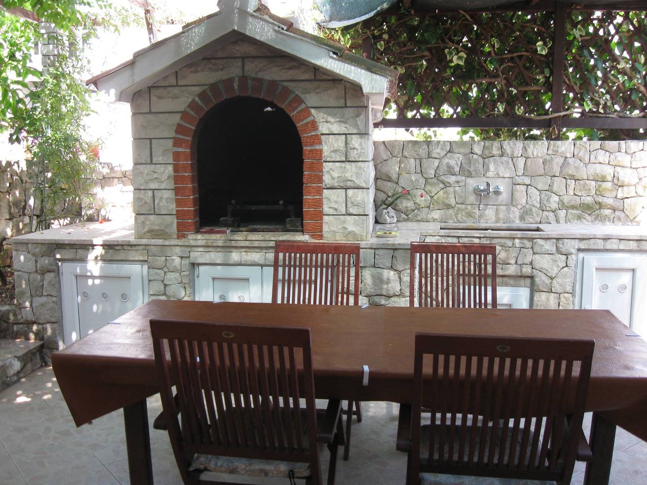 Ganze Wohnung, 1-Zimmer-Ferienwohnung mit Terrasse und Meerblick Slatine, Ciovo A-17456-c in Ciovo