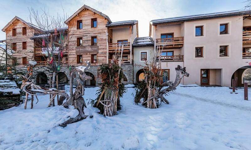 Appartement de vacances pour 4 personnes, avec Balcon et Jacuzzi ainsi que Jardin et Piscine