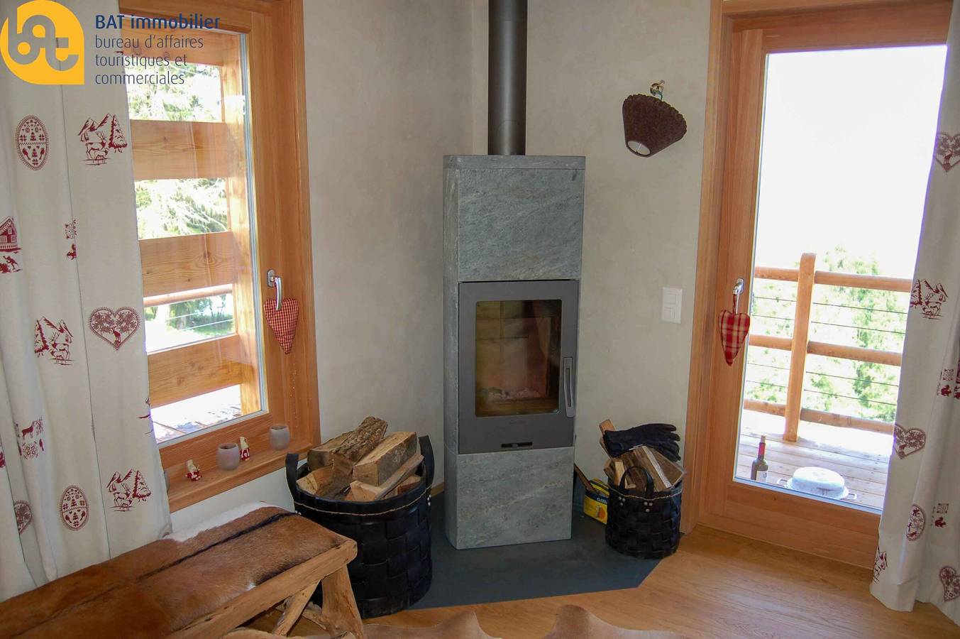 Mayen de Tsèbetta n° 36, wunderschönes Chalet inmitten von Tannenbäumen in Mont-Noble, Walliser Alpen