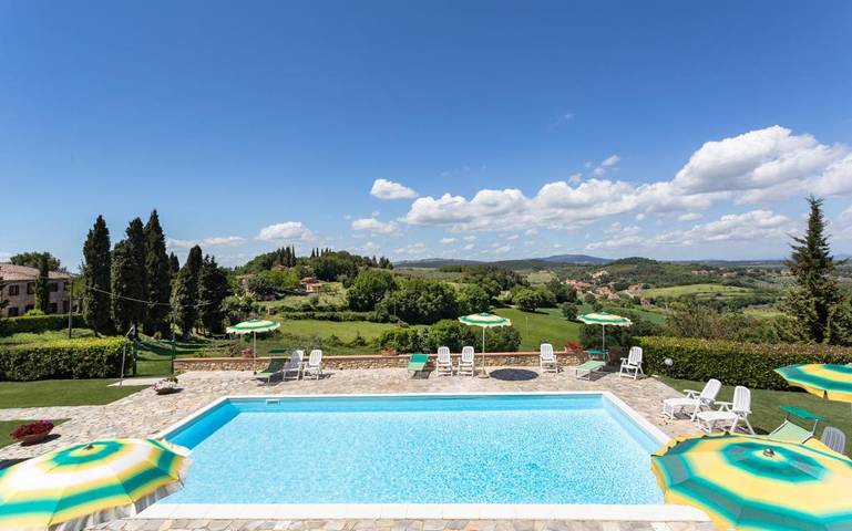 Agriturismo per 4 persone, con piscina e giardino in Casole d'Elsa