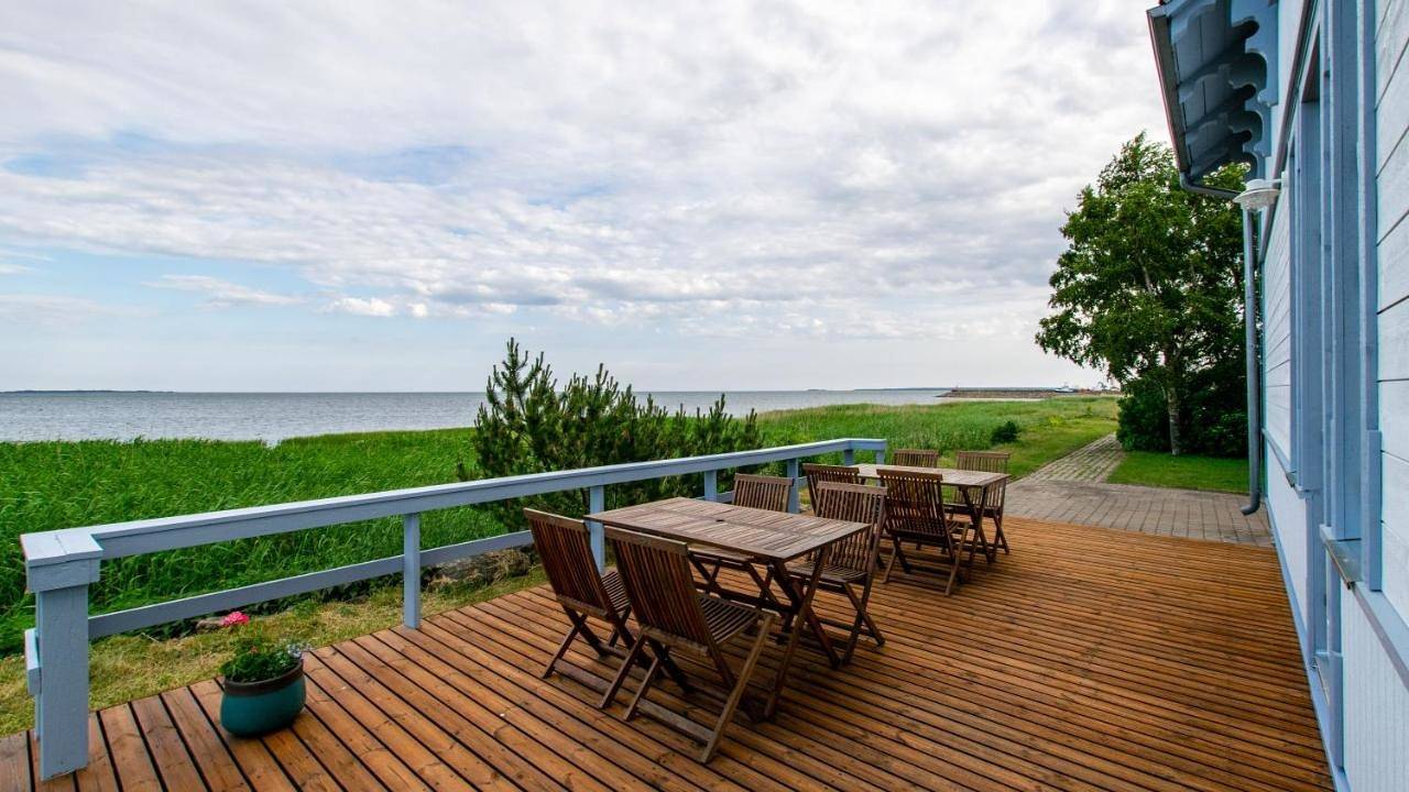 Villa Kuus Sõlme - Sea View Holiday Home in Kuressaare, Saaremaa