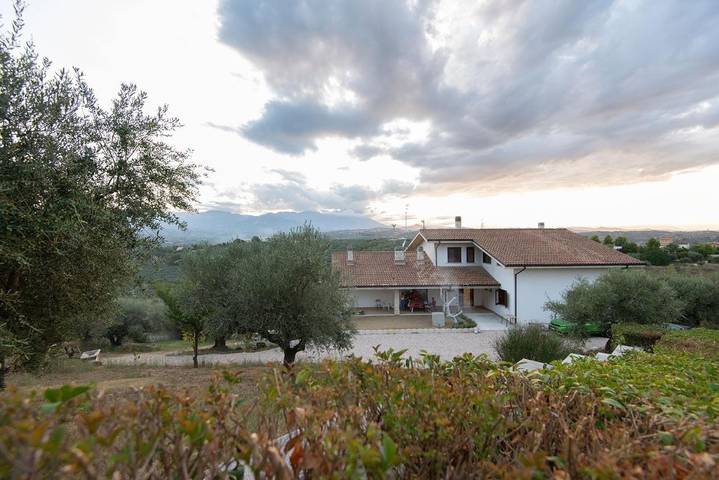 Casa vacanza per 4 persone, con Balcone e Terrazza nonché Giardino e Piscina a Moscufo
